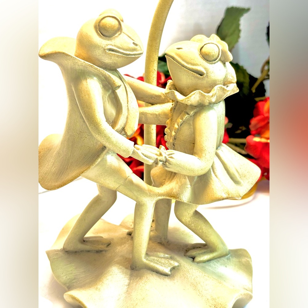 Original, Vintage Dancing, Prince & Princess Frog, Lily Pad Table Lamp 1970s - Picture 4 of 10